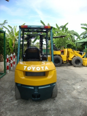 ขายด่วน !!! ขายรถโฟล์คลิฟท์ TOYOTA 7FD25 (รถนอกนำเข้า สภาพดี) เครื่องยนต์ดีเซล เกียร์ออโตเมติค เสาสูง 3 เมตร งายาว 1,070 มม. ยางตัน สนใจราคาคุยกันได้ ขายด่วน !!! ขายรถโฟล์คลิฟท์ TOYOTA 7FD25 (รถนอกนำเข้า สภาพดี) เครื่องยนต์ดีเซล เกียร์ออโตเมติค เสาสูง 3 เมตร งายาว 1,070 มม. ยางตัน สนใจราคาคุยกันได้