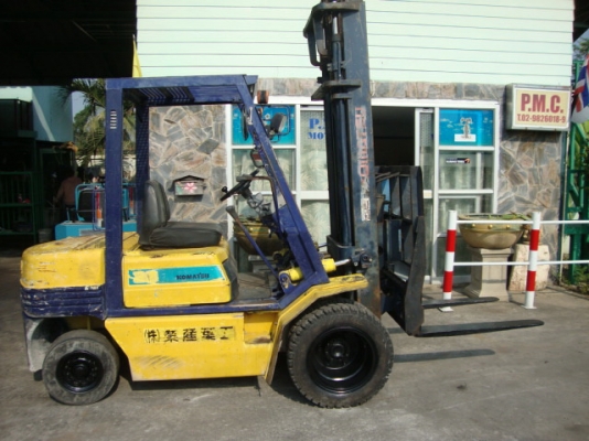 ขายด่วน!!!  รถโฟล์คลิฟท์  KOMATSU  FD25-11  (รถนอกนำเข้า สภาพดี)  เครื่องยนต์ดีเซล  เสาสูง  4  เมตร  ฮิ้งค์โฟล์ค  เกียร์ธรรมดา  ล้อหน้าคู่  งายาว  1,070  มม.  สนใจราคาคุยกันได้