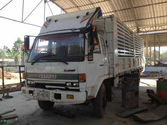 ขายด่วนรถ 6 ล้อ ISUZU ROCKY เครื่อง 6HE1 195 แรงม้ากระบะคารืโก้คอกสูงตามสภาพ กระบะยาว 7.70 เมตร สูง 2.0 เมตร เล่มพร้อมทะเบียนพร้อม รถวิ่งใช้งานอยู่เพิ่งจอดครับ สนใจโทร  081-2659193 คุณสุวรรณ  081-8789119 สุขเกษม  085-3034416 วิยะดา 085-4795337 คุณเล็ก
