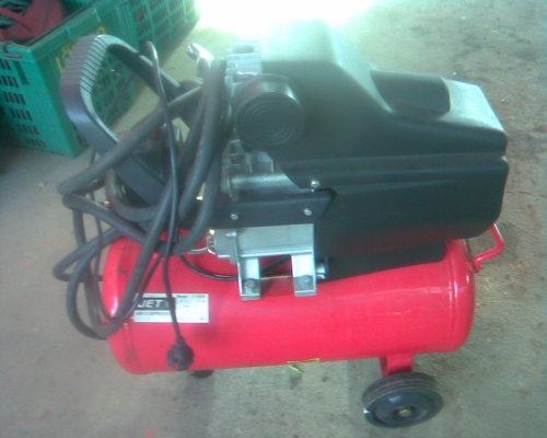 ปั้มลมโรตารี่พร้อมใช้สภาพพร้อมใช้งานครับสายพร้อมครับขนาด  2  แรง สภาพดีครับตัวนี้ ราคานี้คุ้มครับ