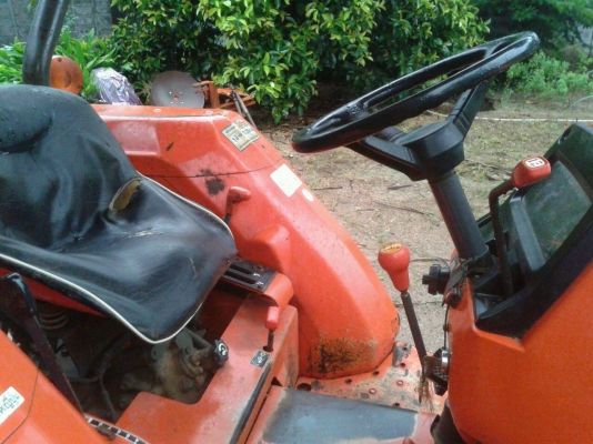 ขายรถไถ KUBOTA L2808 รถสภาพเดิมๆไม่ได้ทำสีใหม่ พร้อมใช้งาน