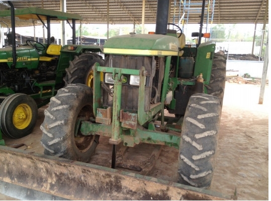 ขายรถไถจอร์นเดียรุ่่น 6630 121 แรงม้าขับเคลื่อน 4 ล้อสภาพใหม่มากสนใจโทรมาก่อนต่อรองราคาได้ครับคุยกันก่อนครับ สนใจ โทร.081-2659193 คุณสุวรรณ  081-8789119 คุณสุขเกษม 085-4795337 คุณวิยะดา 044-389074