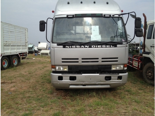 อีกคันครับ 10 ล้อหัวลาก NISSAN UD เครื่อง RE8  315 แรงม้าเป็นระบบน้ำมันเครื่องดีคัชซีสวยราคาถูกพร้อมทะเบียน สนใจโทรเลยครับ 081-2659193 คุณสุวรรณ  081-8789119 คุณสุขเกษม  085-3034416 คุณวิยะดา