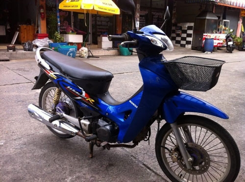 wave 125 r ปี 47 สตาร์ทมือ สีน้ำเงิน เครื่องดี ชุดสีสวย เอกสารครบ ภาษีขาดเกิน 3 ปี ราคาเบาๆค่ะ wave 125 r ปี 47 สตาร์ทมือ สีน้ำเงิน เครื่องดี ชุดสีสวย เอกสารครบ ภาษีขาดเกิน 3 ปี ราคาเบาๆค่ะ