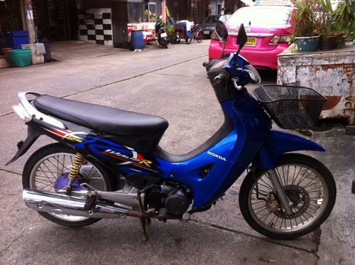 wave 125 r ปี 47 สตาร์ทมือ สีน้ำเงิน เครื่องดี ชุดสีสวย เอกสารครบ ภาษีขาดเกิน 3 ปี ราคาเบาๆค่ะ wave 125 r ปี 47 สตาร์ทมือ สีน้ำเงิน เครื่องดี ชุดสีสวย เอกสารครบ ภาษีขาดเกิน 3 ปี ราคาเบาๆค่ะ