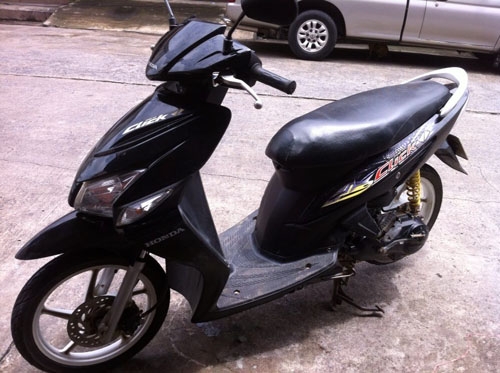 click ปี 50 สีดำ ล้อแม็ก รถบ้าน ภายใน ภายนอกเดิมๆ เครื่องแน่น ไม่หลวม ควันไม่ไหล เอกสารพร้อม เชิญแวะชมก่อนได้จ้า