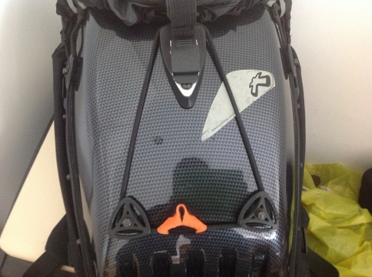 กระเป๋า boblbee megalopolis aero carbonของแท้ เคฟล่าแท้หายาากคับ สภาพดี สวย เงา มีบรอคหลัง กระเป๋ากันน้ำได้ ราคา 9900บาท