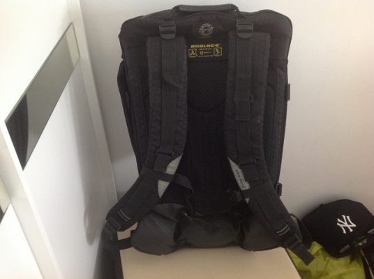 กระเป๋า boblbee megalopolis aero carbonของแท้ เคฟล่าแท้หายาากคับ สภาพดี สวย เงา มีบรอคหลัง กระเป๋ากันน้ำได้ ราคา 9900บาท