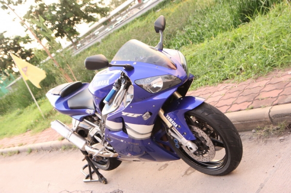 ร้าน บรีส ไบค์ ช็อป ลำลูกกา ขาย YAMAHA R1 ปี 2001 ทะเบียนแท้ โอนขนส่งทั่วไทย