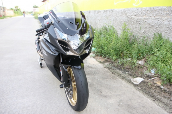 ร้าน บรีส ไบค์ ช็อป ลำลูกกา ขาย gsrx1000 k9 อินวอยล์ แต่งเต็มคัน