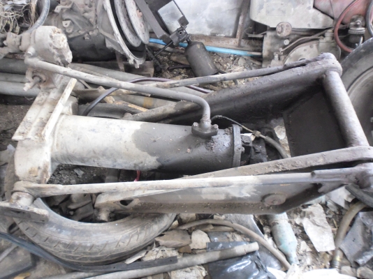 ขายกระบอกดั้ม  ทั้งชุด พร้อมใส่รถหกล้อ  สภาพ พร้อมใช้งาน