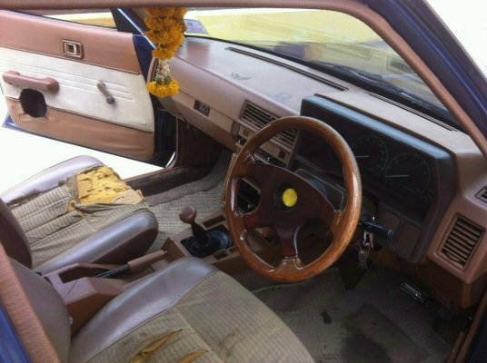 toyota หน้าแหลม เก๋งคลาสสิค เครื่องดีติดแก็สแล้ว