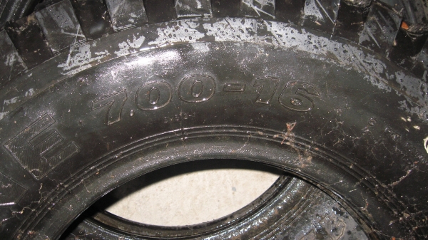 ขายยางรถจิ๊บทหาร 700-16 ขายยางรถจิ๊บทหาร 700-16