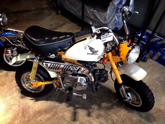 ขาบมอเตอร์ไซด์ honda monkey สีเหลือง Retro 50cc ปี 2006