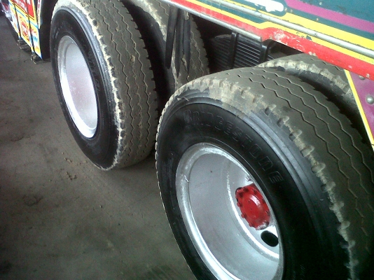 ขายHINO 2K ปี44วางเครื่อง K13C 360แรงม้าพ่วงแม่ลูกกระบะเนียม อู่ ธวัชชัย  สภาพพร้อมใช้ ติดต่อได้ที่คุณ อ๊อฟ พิจิตร 086-737-9991