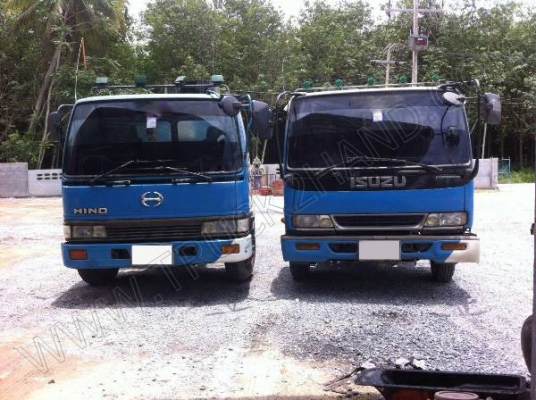 รถบรรทุก 6 ล้อบรรทุกโม่ปูน