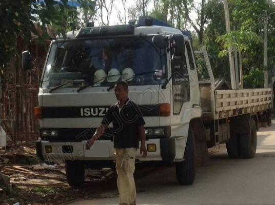 รถบรรทุก 6 ล้อติดเครน ยี่ห้อ ISUZU เครน 4.5 ตัน