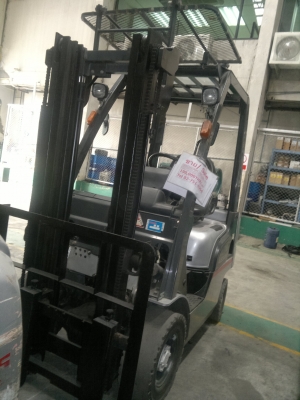 ขายรถฟอร์คลีฟท์ติดแก๊ส NISSAN L01 A15 sn;004042 เสา3 เมตรออโต้ ปี2004 รถนอกนำเข้า ติดต่อมานะ 085-9049669