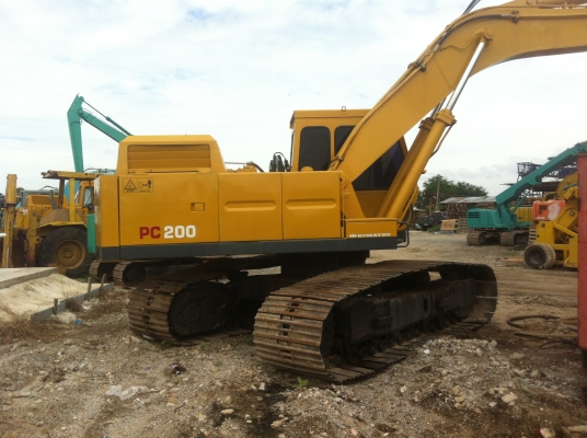 ขายรถแมคโครPC200-2 สภาพพร้อมใช้ โซ่ใหม่ สนใจติดต่อ บอย 085-156-2314