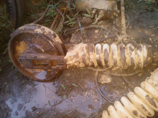 ขายด่วน ล้อนำสปริง kobelco mark III และ samsung210-2 สภาพสวยพร้อมใช้งาน