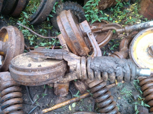 ขายด่วน ล้อนำสปริง kobelco mark III และ samsung210-2 สภาพสวยพร้อมใช้งาน