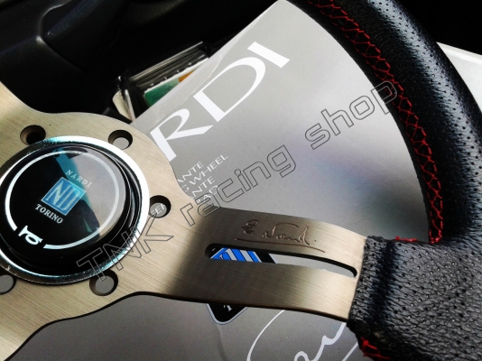 พวงมาลัยเเต่งNARDI ก้านดอกไม้ยก1นิ้วด้ายเเดง รุ่นลายเซ็นในตำนานNARDI