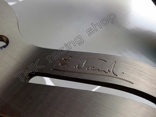 พวงมาลัยเเต่งNARDI ก้านดอกไม้ยก1นิ้วด้ายเเดง รุ่นลายเซ็นในตำนานNARDI