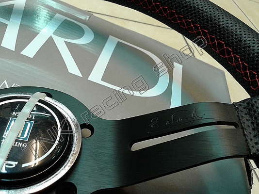 พวงมาลัยเเต่งNARDI ก้านดอกไม้ยก1นิ้วด้ายเเดง รุ่นลายเซ็นในตำนานNARDI