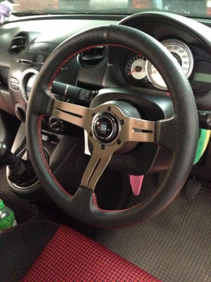 พวงมาลัยเเต่งNARDI ก้านดอกไม้ยก1นิ้วด้ายเเดง รุ่นลายเซ็นในตำนานNARDI