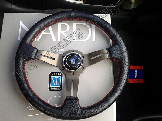 พวงมาลัยเเต่งNARDI ก้านดอกไม้ยก1นิ้วด้ายเเดง รุ่นลายเซ็นในตำนานNARDI