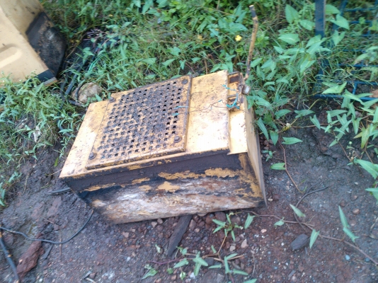 ขายด่วนถังน้ำมันโซล่าและถังน้ำมันไฮดรอลิค cat320 และ kobelco mark III