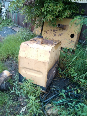 ขายด่วนถังน้ำมันโซล่าและถังน้ำมันไฮดรอลิค cat320 และ kobelco mark III