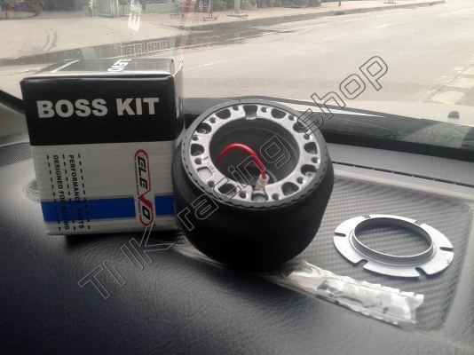 MOMO ก้านยก3นิ้วรุ่นปักDRIFTINGด้ายเเดง ปั๊มอักษรMOMOชัดเจน