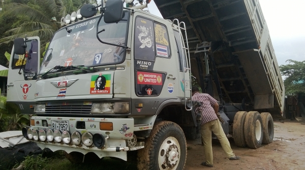 ขายด่วน!!!!!รถบรรทุกสิบล้อ 2 เพลา ดั้มพ์