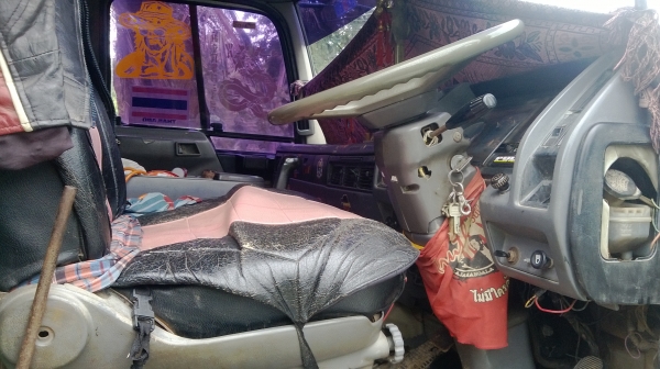 ขายด่วน!!!!!รถบรรทุกสิบล้อ 2 เพลา ดั้มพ์