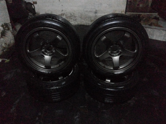 ขายแม็กซ์ nismo  GT4 ขอบ17 5รู หน้า9 หลัง9 พร้อมยาง 13000 งดต่อ สนใจโทร 084-3545593