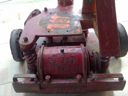 เครื่องตบดินตัวใหญ่มีคาสต้องใช้เครื่อง 8 แรง