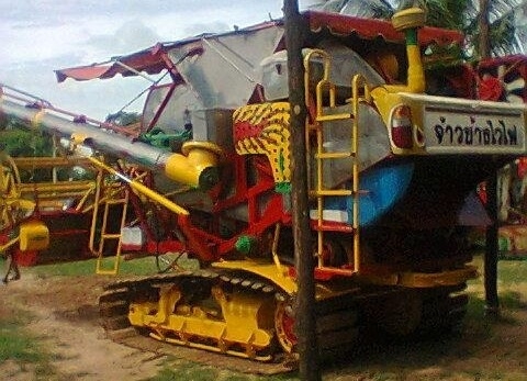 ขายด่วน รถเกี่ยวข้าวเกษตรพัฒนา รุ่นจ้าวช้างไวไฟ เครื่องยนต์ ISUZU 210 HP 6HH1 แน่นดีแรงดีไม่มีเยิ้ม อุ้ม 2.5 ตัน ปั๊มไดกิ้นเบอร์ 22 มอเตอร์ 22 ช่วงล่าง 12HT นอก ชุดไฟด้านหน้าของดราก้อนอาย สภาพดีพร้อมใช้งาน ราคาต่อรองได้ครับ