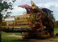 ขายด่วน รถเกี่ยวข้าวเกษตรพัฒนา รุ่นจ้าวช้างไวไฟ เครื่องยนต์ ISUZU 210 HP 6HH1 แน่นดีแรงดีไม่มีเยิ้ม อุ้ม 2.5 ตัน ปั๊มไดกิ้นเบอร์ 22 มอเตอร์ 22 ช่วงล่าง 12HT นอก ชุดไฟด้านหน้าของดราก้อนอาย สภาพดีพร้อมใช้งาน ราคาต่อรองได้ครับ