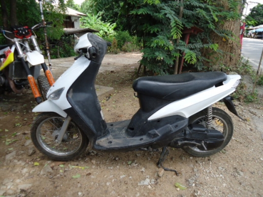 ขาย YAMAHA MIO ปี49 สภาพดีใช้งานได้ดี พร้อมเล่มทะเบียน ราคา 8,000.-บาท