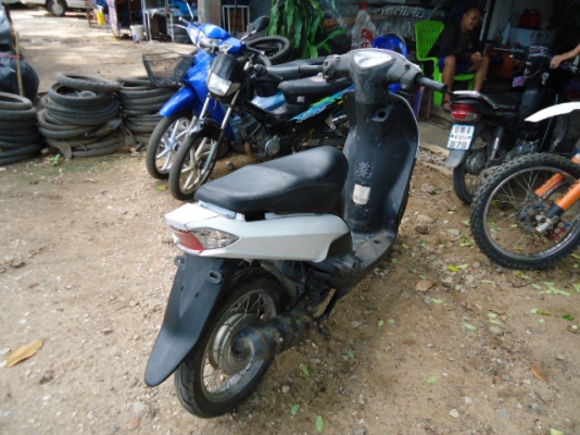 ขาย YAMAHA MIO ปี49 สภาพดีใช้งานได้ดี พร้อมเล่มทะเบียน ราคา 8,000.-บาท