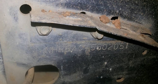 ISUZU NHR 88 HP 4JG2 รถบรรทุก 4 ล้อกลาง กระบะเหล็กความยาว 3.20 เมตรมีคอกแป๊ปเหล็กให้ครบพร้อมใช้งาน เครื่องแห้งแรงดีไม่มีเยิ้ม ภายในเก๋งคอนโซลครบพร้อม ช่วงล่างคัชซีสวยเดิมๆมากครับไม่มีผุ ยางสภาพดี 4 เส้นประมาณ 70\% พร้อมใช้งาน เอกสารทะเบียนครบพร้อมโอน ราคาต