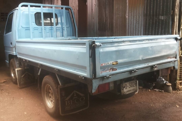 ISUZU NHR 88 HP 4JG2 รถบรรทุก 4 ล้อกลาง กระบะเหล็กความยาว 3.20 เมตรมีคอกแป๊ปเหล็กให้ครบพร้อมใช้งาน เครื่องแห้งแรงดีไม่มีเยิ้ม ภายในเก๋งคอนโซลครบพร้อม ช่วงล่างคัชซีสวยเดิมๆมากครับไม่มีผุ ยางสภาพดี 4 เส้นประมาณ 70\% พร้อมใช้งาน เอกสารทะเบียนครบพร้อมโอน ราคาต