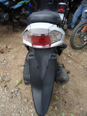 ขาย YAMAHA MIO AMORE สีขาว ปี49 สภาพดีใช้งานได้ดี พร้อมเล่มทะเบียน ราคา 8,000.-บาท รถอยู่เชียงใหม่