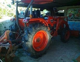 KUBOTA L4708 - 2 เพลา รถสวยจัดใช้งานน้อย 808 ชม. อุปกรณ์ครบพร้อม มีใบมีดดันหน้า ผานพรวนดิน 6 เครื่องแน่นแรงดีทั้งคัน ระบบไฮดรอลิกส์ไม่มีแตกเยิ้ม ช่วงล่างแน่นเดิมๆ ยางสภาพดี 4 เส้นประมาณ 80\% พร้อมทำงานได้เลย เอกสารทะเบียนครบพร้อม ราคาต่อรองได้ครับ