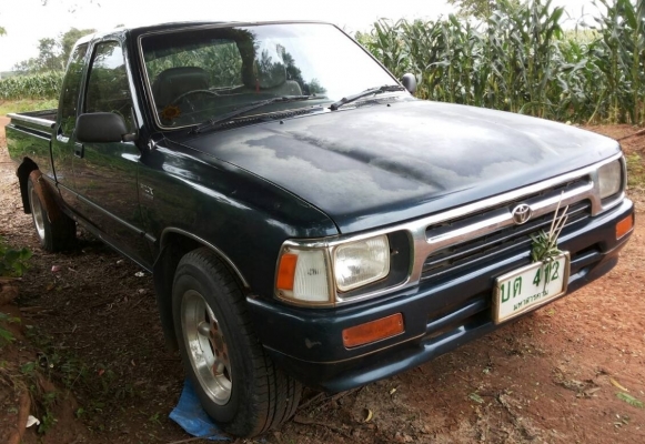 TOYOTA HILUX MIGHTY-X EXTRACAB 2.5 MT ปี 37 รถบ้านสวยเดิมๆพร้อมใช้งาน เครื่องแน่นแรงดีไม่มีเยิ้ม ภายในเก๋งคอนโซลสวยครบ พวงมาลัยธรรมดา กระบะสวยไม่มีผุกร่อน ช่วงล่างคัชซีสวยไม่มีดาม ยางสภาพดี 70\% พร้อมใช้งาน เอกสารทะเบียนครบพร้อมโอน ราคาต่อรองได้ครับ