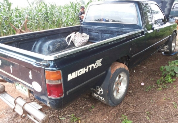 TOYOTA HILUX MIGHTY-X EXTRACAB 2.5 MT ปี 37 รถบ้านสวยเดิมๆพร้อมใช้งาน เครื่องแน่นแรงดีไม่มีเยิ้ม ภายในเก๋งคอนโซลสวยครบ พวงมาลัยธรรมดา กระบะสวยไม่มีผุกร่อน ช่วงล่างคัชซีสวยไม่มีดาม ยางสภาพดี 70\% พร้อมใช้งาน เอกสารทะเบียนครบพร้อมโอน ราคาต่อรองได้ครับ