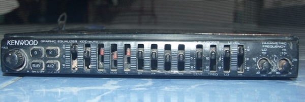 ขาย KENWOOD  KGC -6042 GRAPHIC EQUALIZER ราคา 250 บาท