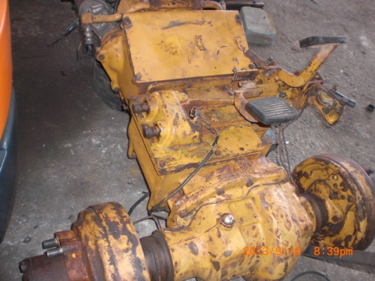 ขายเครื่องยนต์ komatsu 4d95 พร้อมเกียร์เฟืองท้าย fd25-10