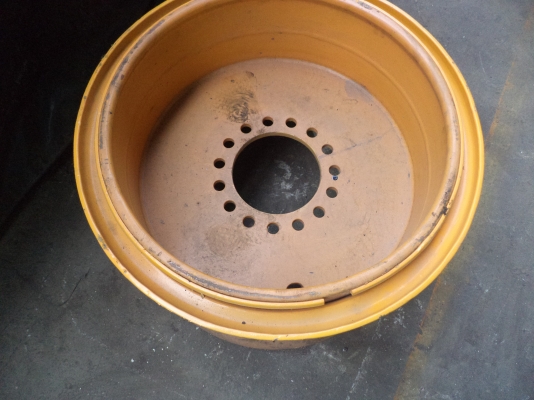 กะทะล้อ-รถตักทุกรุ่น+ยางรถตักทุกขนาด มีจำหน่ายครับ